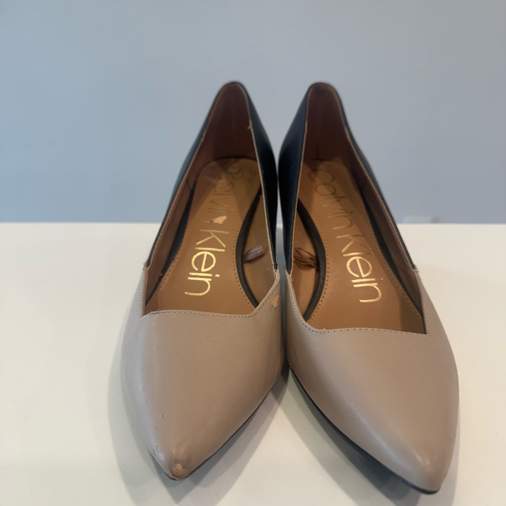 Calvin Klein Women's Tan and Black Flats